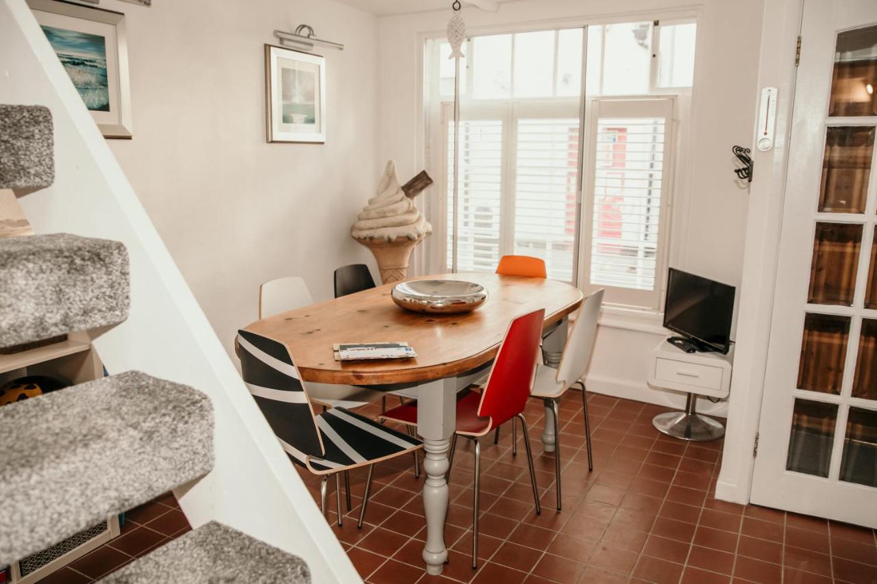 Seatown, Beautiful Townhouse In Central เวย์มัธ ภายนอก รูปภาพ